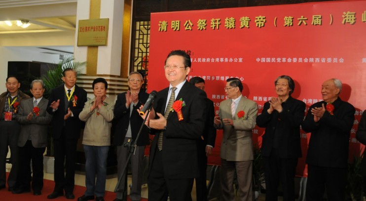 省委会主委李晓东宣布书画展开展