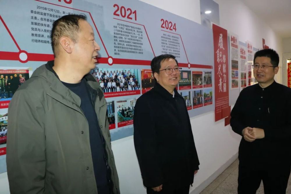 �쵼�����߻��� | ��ѡ�߷õ������������ί�Ტ�����й���ʮ������ȫ�ᾫ��